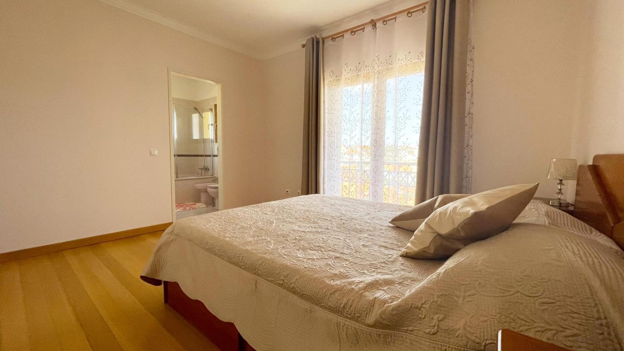 Lolik Villa Sobreda Екстериор снимка