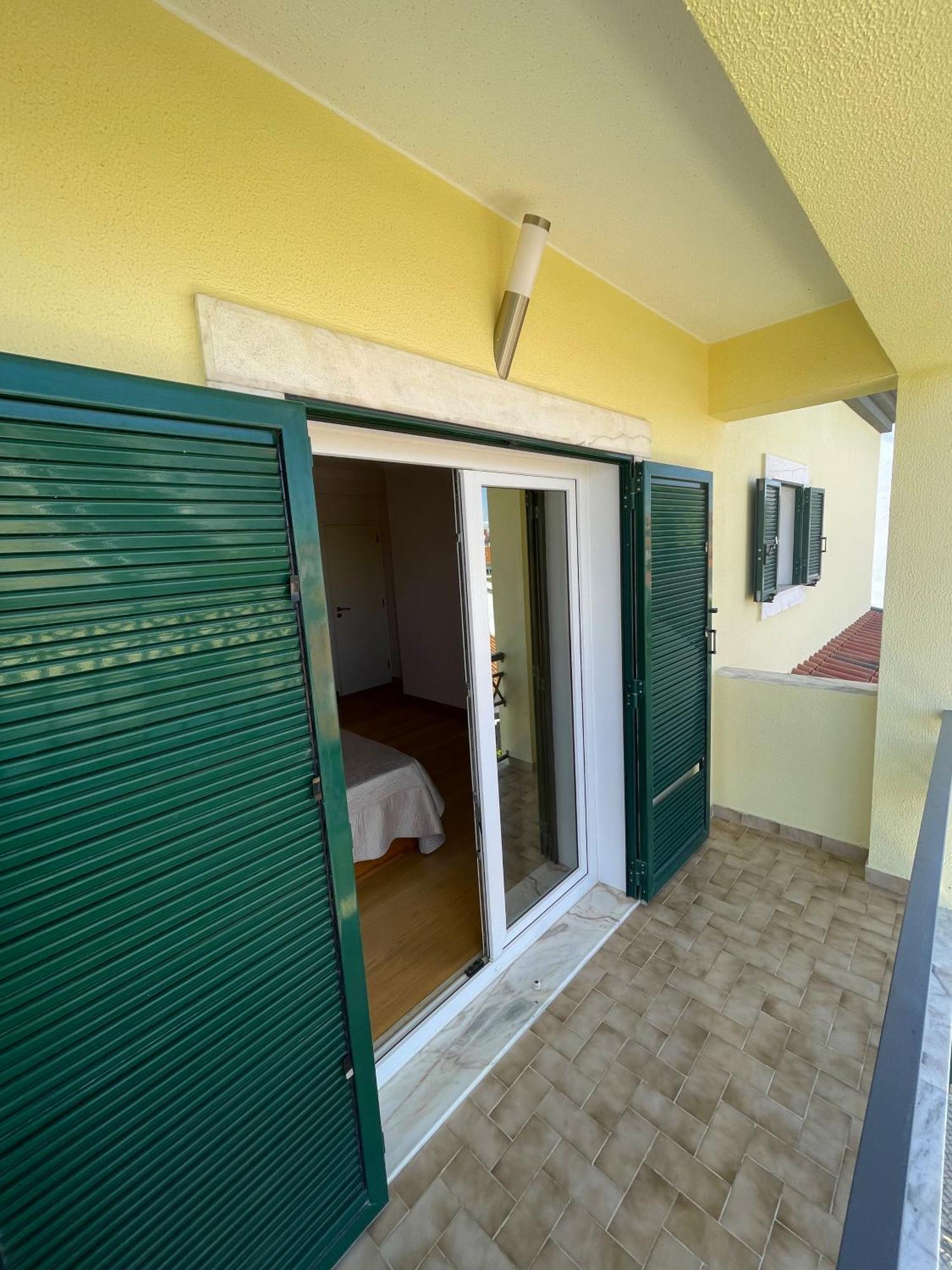 Lolik Villa Sobreda Екстериор снимка